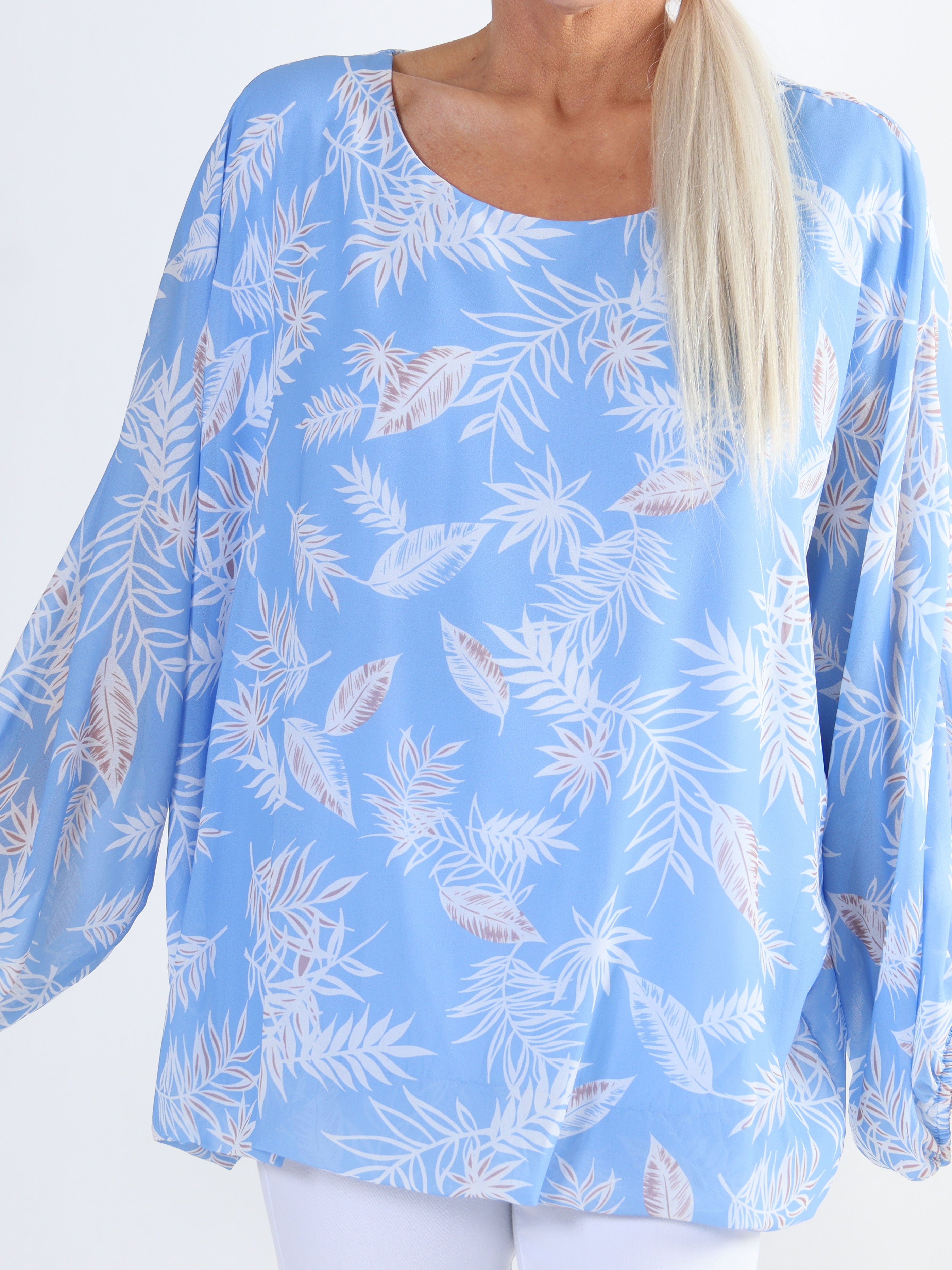 Destiny Leaf - Plus size bluse i chiffon med bladmønster